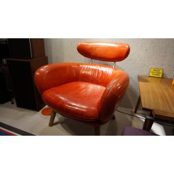 Prachtig rood leren design fauteuil met uitnodigende zit