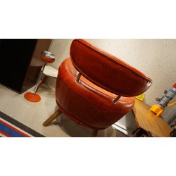 Prachtig rood leren design fauteuil met uitnodigende zit