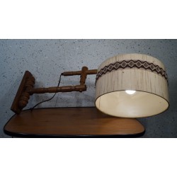Bijzondere houten wandlamp met kap
