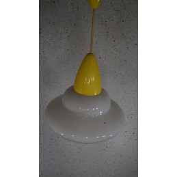 Vrolijk melkglazen hanglampje met gele stippen