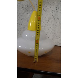 Vrolijk melkglazen hanglampje met gele stippen