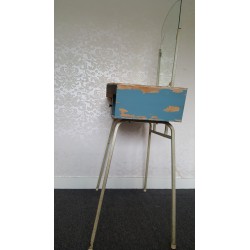 industrieel vintage kaptafeltje 