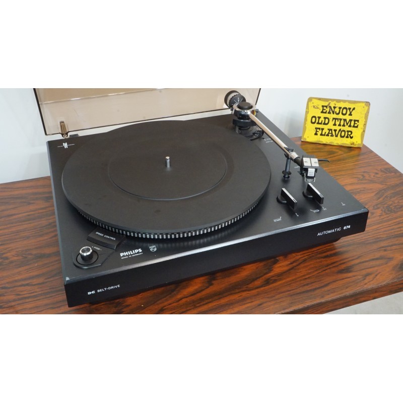 Nette Philips Automatic 674 platenspeler Nette Philips Automatic 674 platenspeler