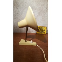Prachtig vintage design wandlamp met 'poets-wear' - geel